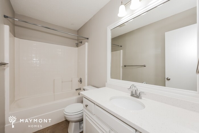 Building Photo - 605 Crestview Ct