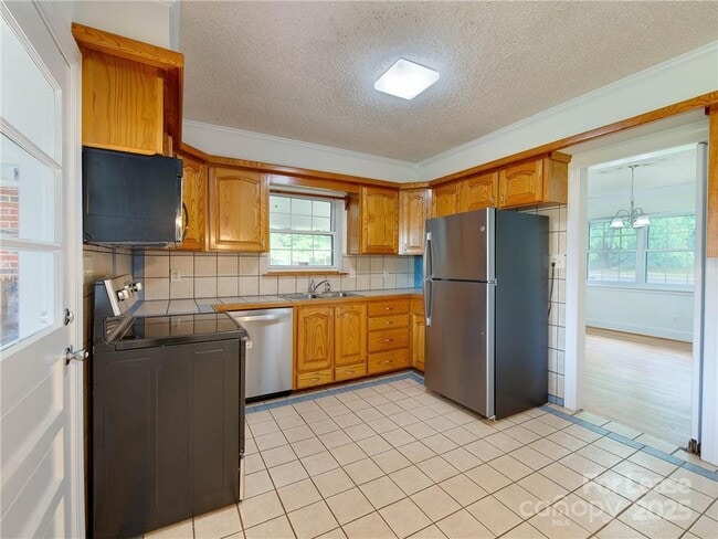 Building Photo - 1422 Holmes Dr