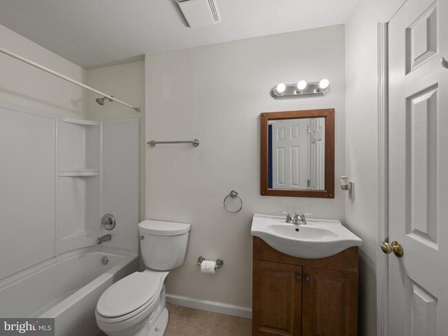 Building Photo - 43103 Lake Ridge Pl