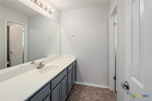 Building Photo - 703 Ivy Ct