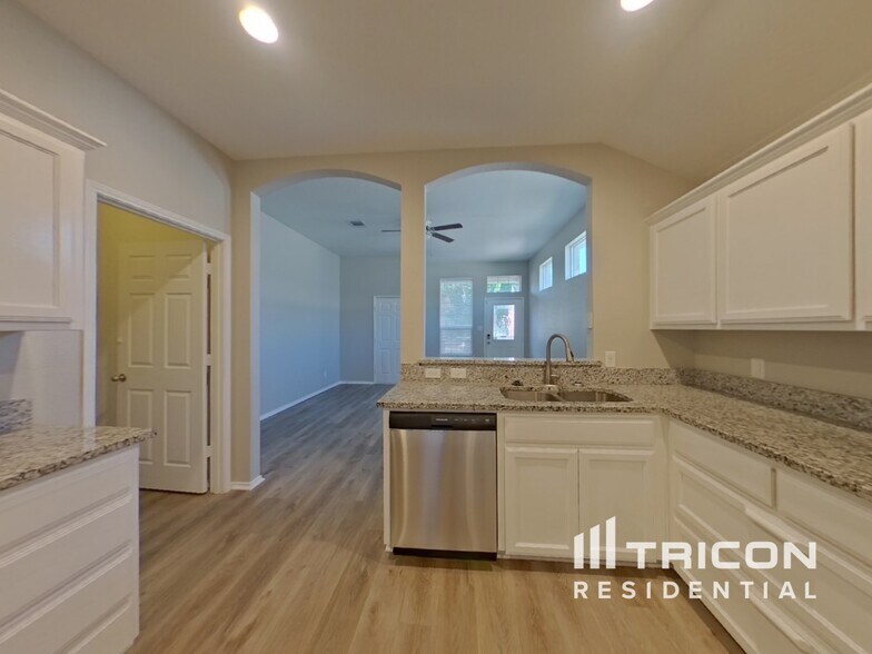 Building Photo - 4805 Cedar Springs Dr