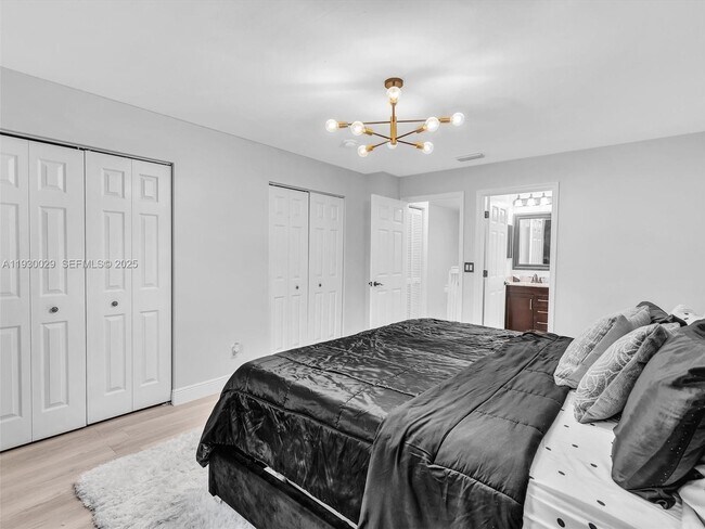 Building Photo - 6747 Sienna Club Dr