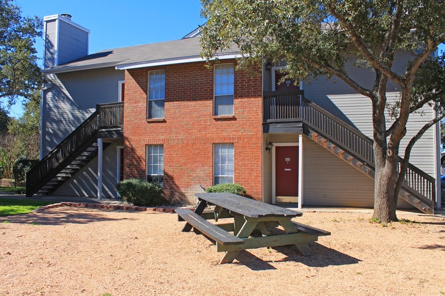 Building Photo - Oak Ridge Apartments