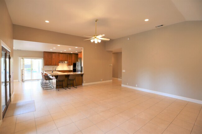 Building Photo - 320 Hartley Dr