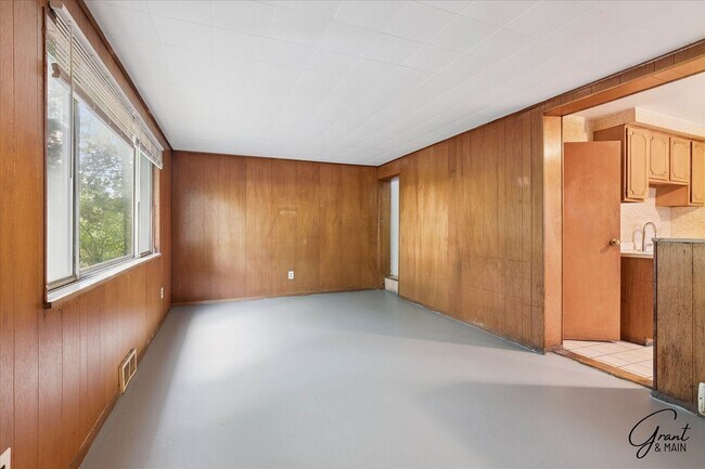 Building Photo - 3 bedroom - 1 bath  $1200/month