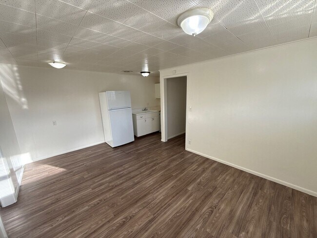 Building Photo - 635A Thompson Avenue Northeast