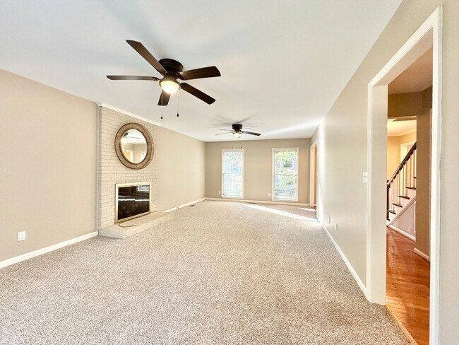 Building Photo - Well Maintained 3 Bedroom with Large Back Deck & Detached Garage!