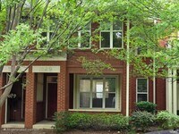 Building Photo - 2 Bedroom/2.5 Bathroom Townhome in First W...