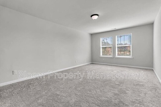 Building Photo - 247 Lucca Dr