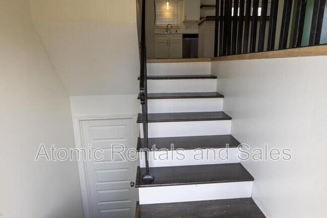 Building Photo - 716 N Whispering Oak Cir