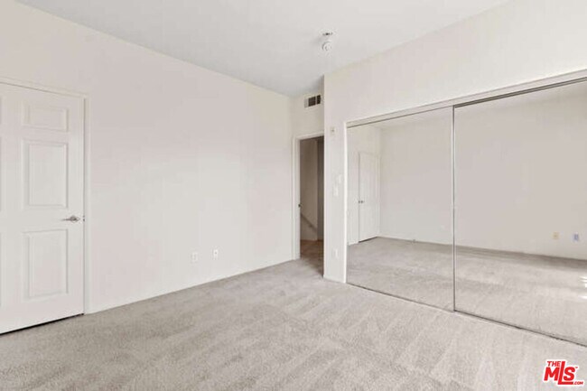 Building Photo - 10790 Rose Ave