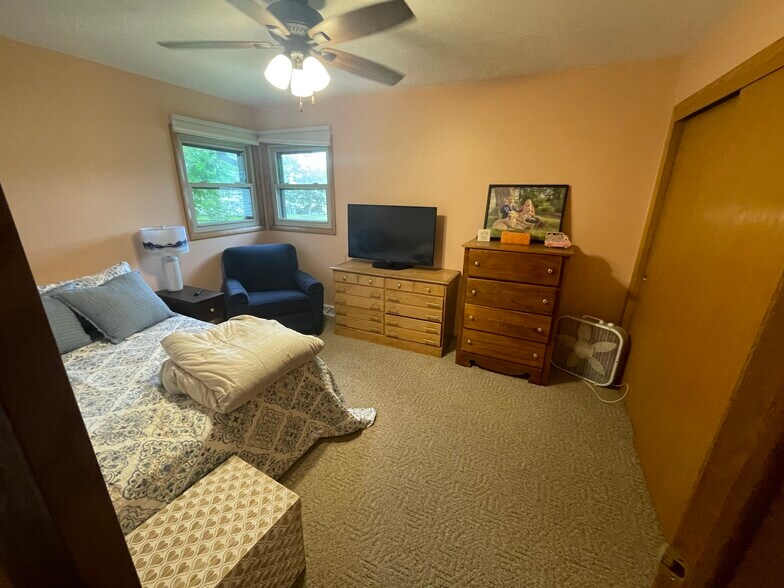 Building Photo - 6016 S 19th St