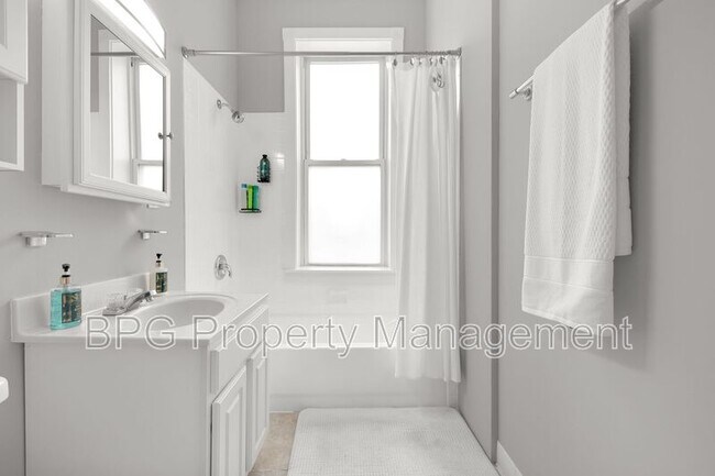 Building Photo - 1819 1st St NW