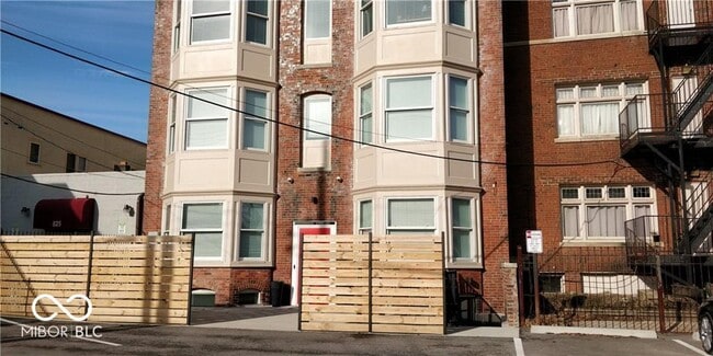 Building Photo - 829 N Pennsylvania St