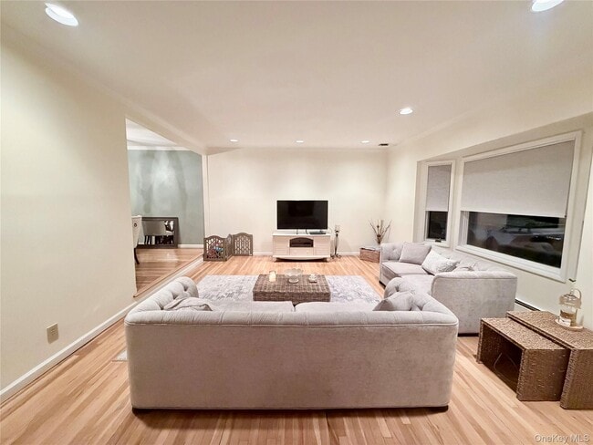 Building Photo - 821 Channel Rd