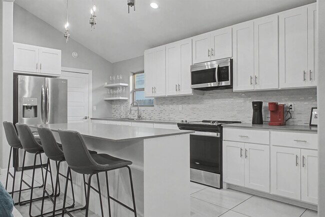 Building Photo - 5410 Travesia Ct