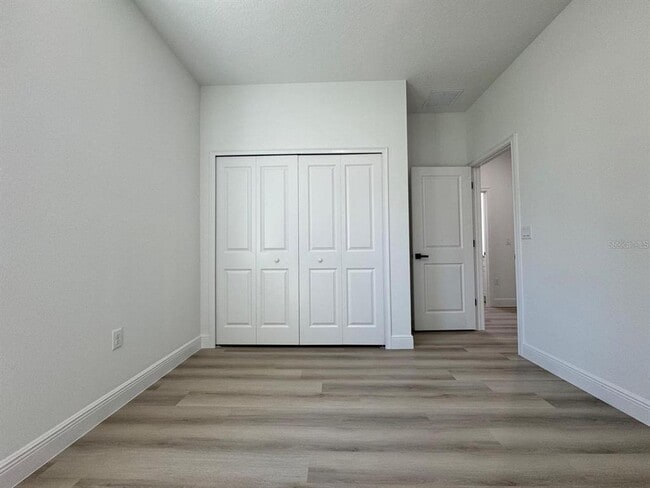 Building Photo - 7185 N Tallwood Dr