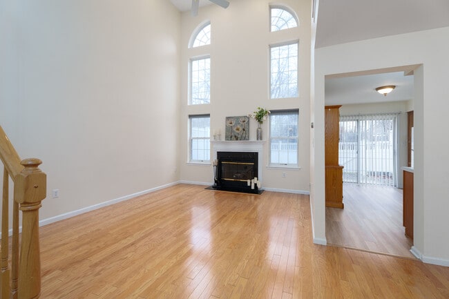 Building Photo - 610 Bollen Ct