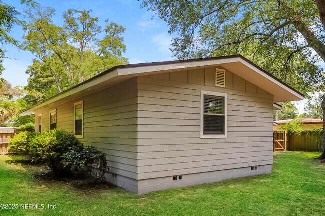 Building Photo - 6348 Fabian Dr