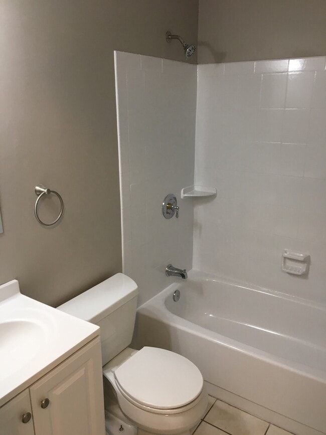 Building Photo - Clay/Cicero area 3 bedroom, 2 bath spit level ranch