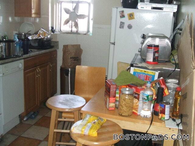 Building Photo - 126 Warren St