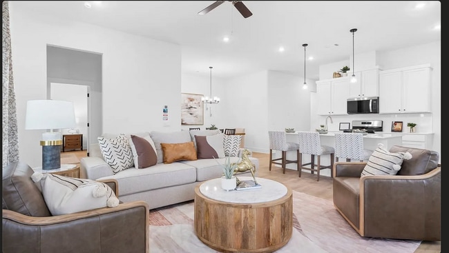 Building Photo - 2311 Longfellow Dr