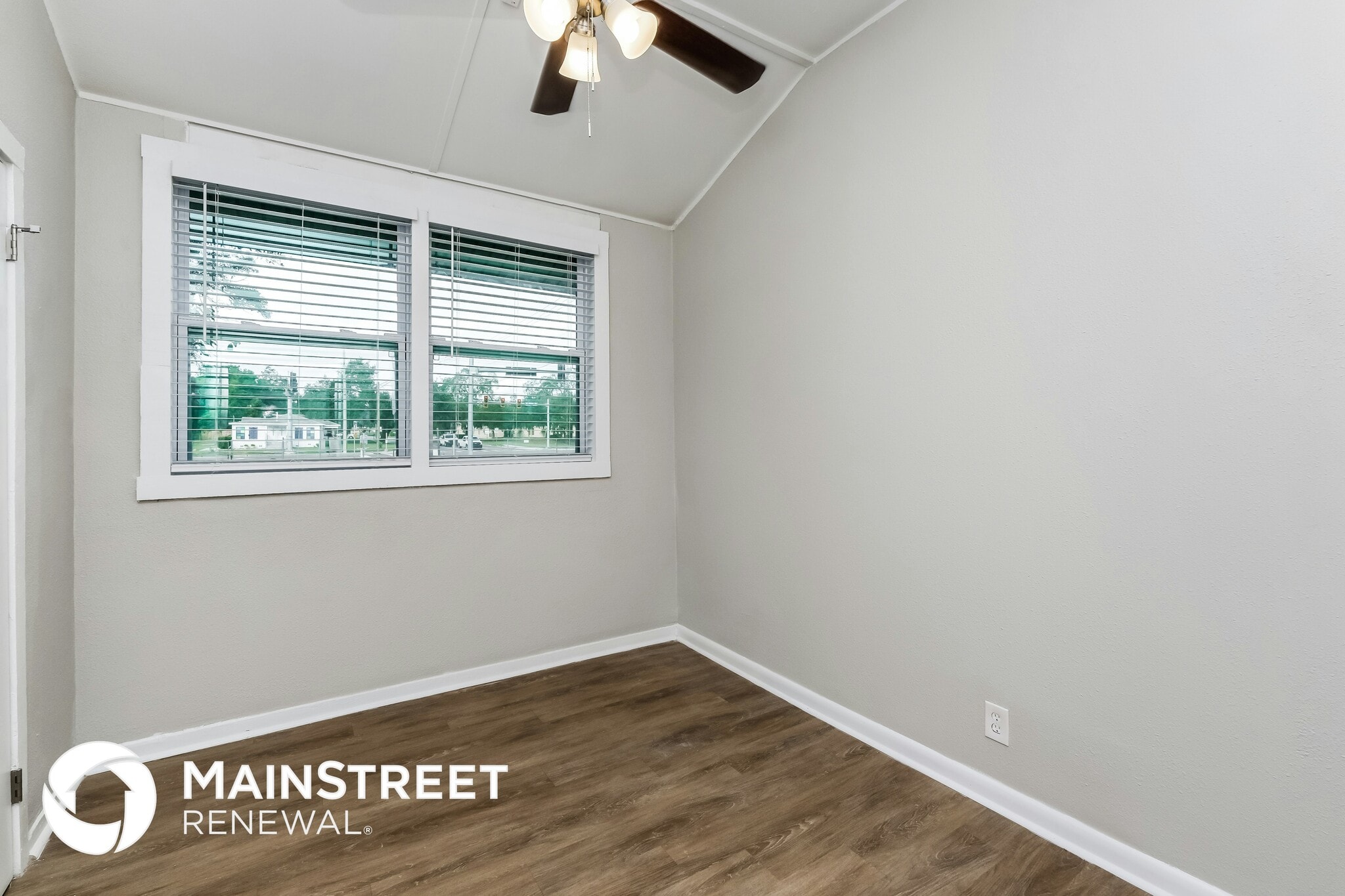 Building Photo - 4007 E Osborne Ave