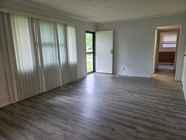 Building Photo - 3 Bedroom Ranch in Eastmoor