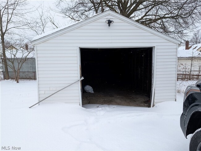 Building Photo - 637 E Wilbeth Rd