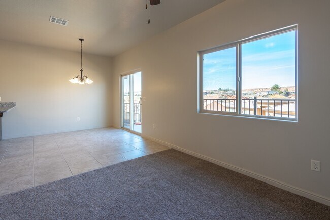 Building Photo - Comfortable Townhome Living with Pool Access