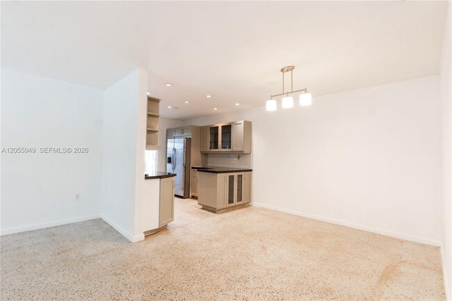 Building Photo - 565 NE 160th Terrace