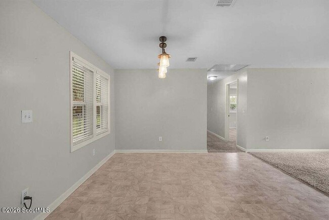 Building Photo - 1025 Lang NE Ln