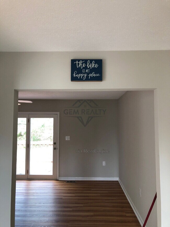 Building Photo - 206 Fairway Cir