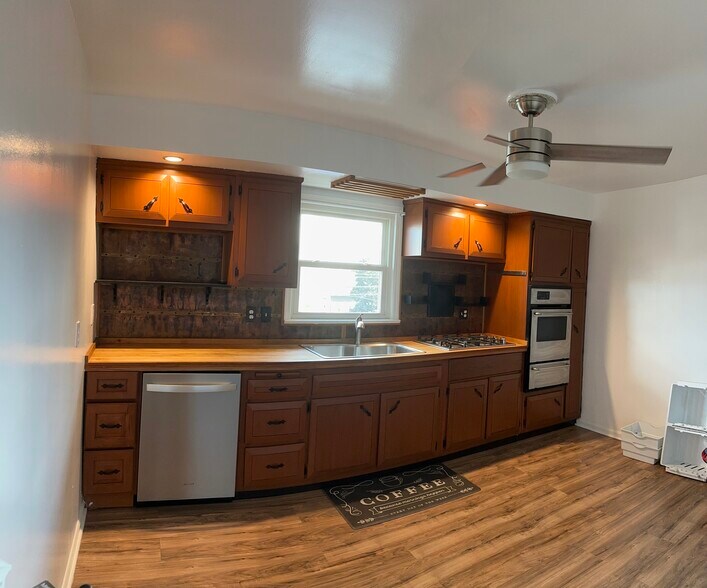 Kitchen - 33B Hussa St