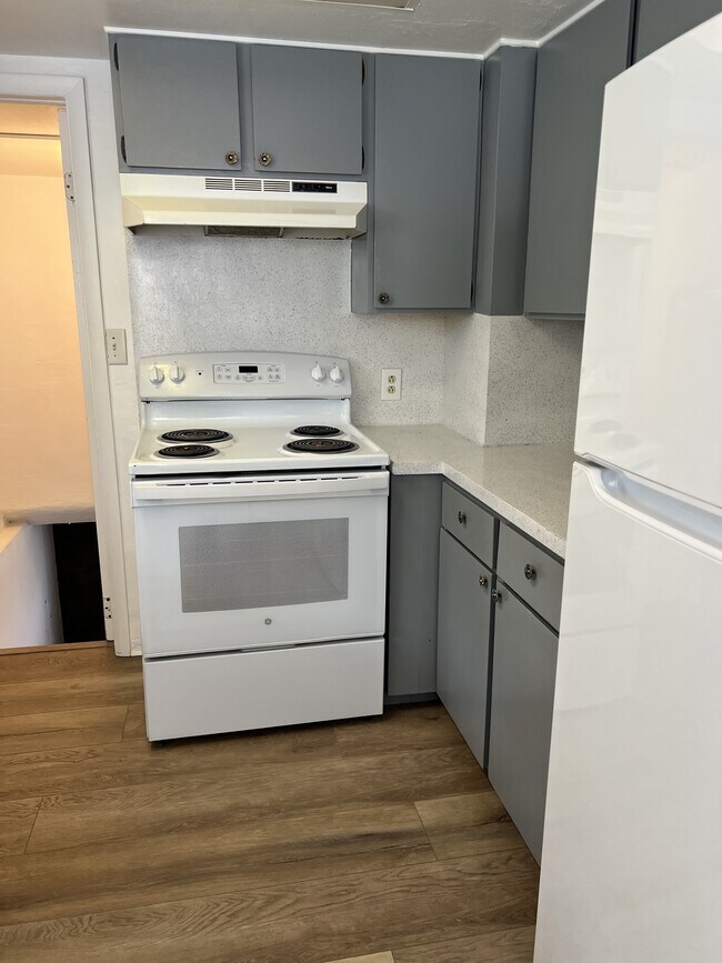 Building Photo - 83 E Pinehurst St