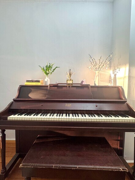 Building Photo - 567 Spring Mills Rd