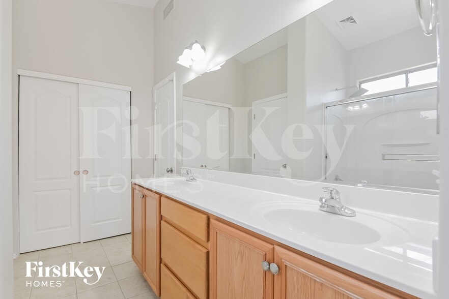 Building Photo - 5740 W Hayfield St