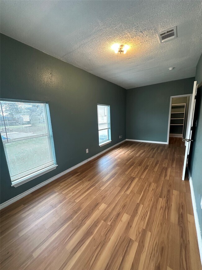 Building Photo - 8611 Findlay St