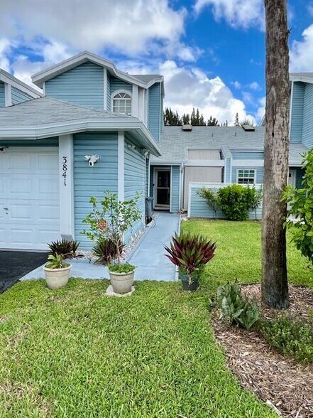 Primary Photo - 3841 Island Club Cir E