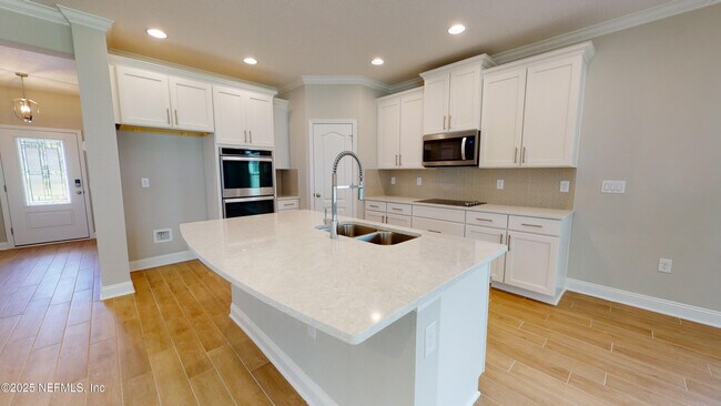 Building Photo - 1025 Wilmot Pl