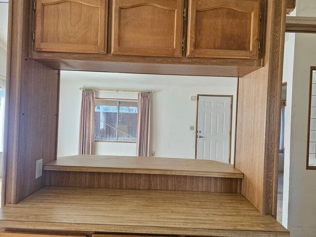 Building Photo - 13973applelane.is4lease.com