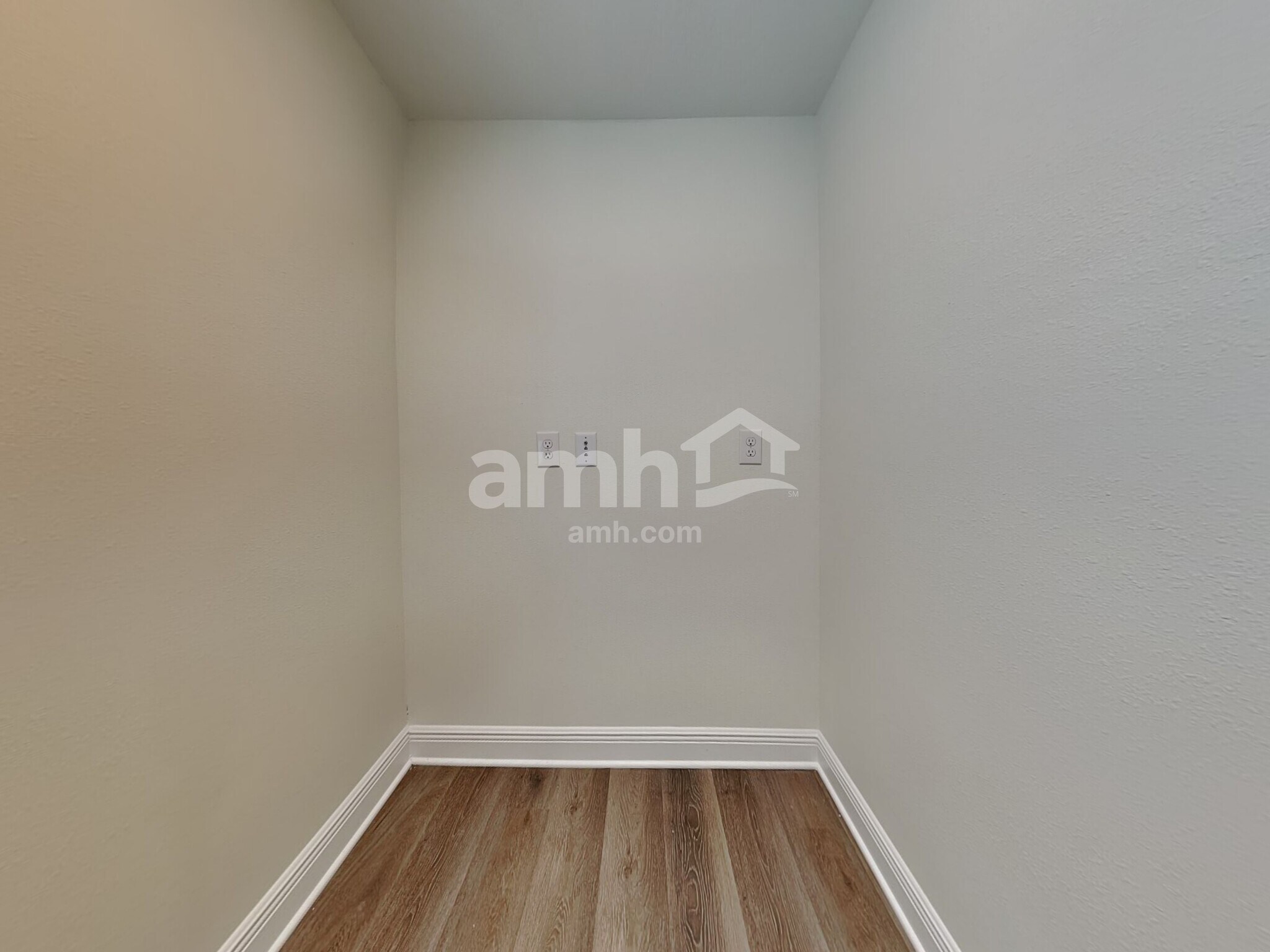 Building Photo - 27189 St Andrews Ave