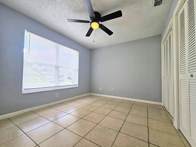 Building Photo - Beautifully Maintained 3-Bedroom Home with...