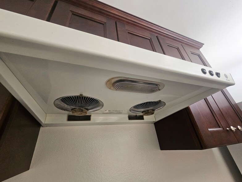 Building Photo - 23220 Pryor Pl