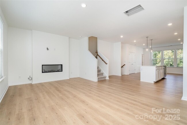 Building Photo - 5015 Westmead Ln