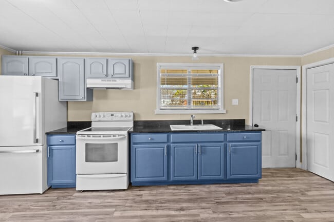 Building Photo - 404 Pine St