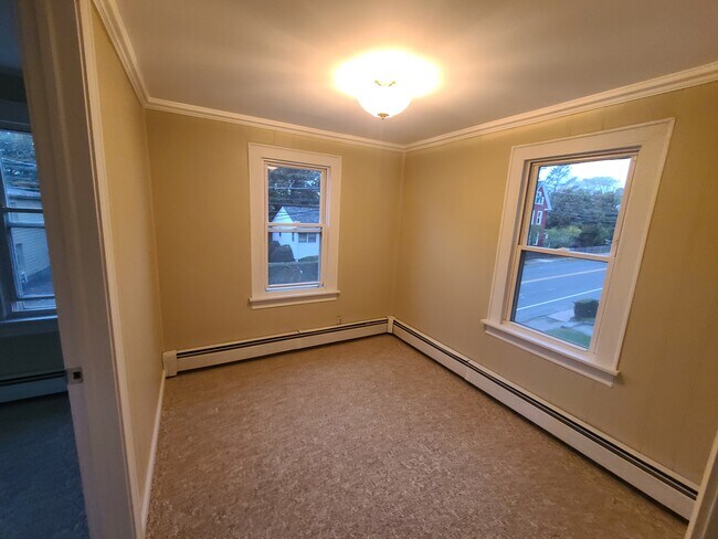 Building Photo - 143 Derby Ave