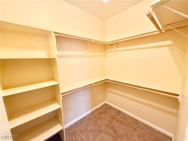 Building Photo - 6780 Sandpebble St