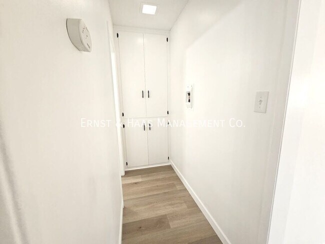 Building Photo - 2527 Eucalyptus Ave