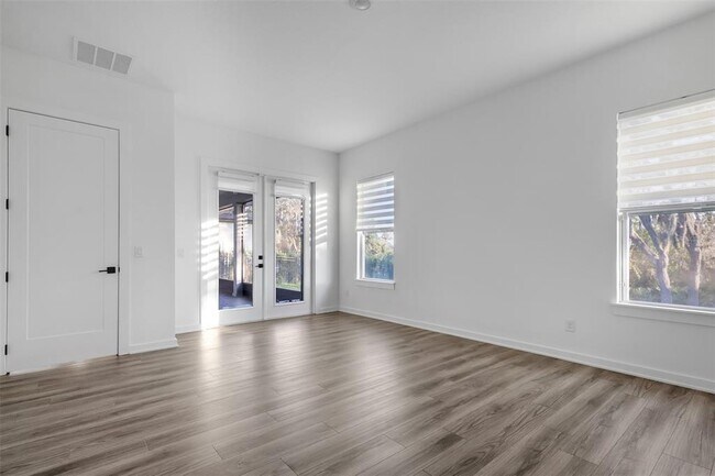 Building Photo - 17582 Lake Star Rd